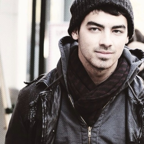 joeyxdanger's profile picture. Hello there. I'm Joe, I sing, cook, take pictures, eat, play board games, and fight dragons.

Fake life account.