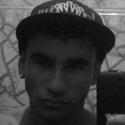 sou um garoto gente fina sou muito brincalhão e gosto de fazer novas amizades,sou assim e naum mudo ok rsrsrs