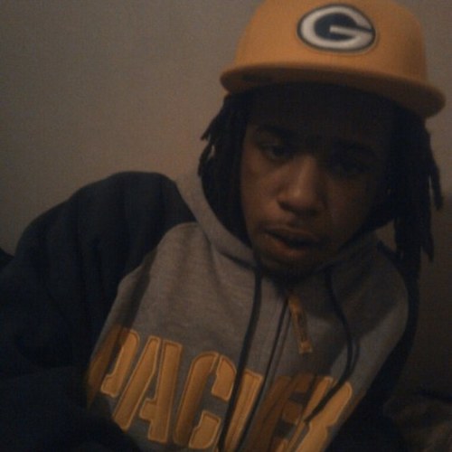 100% street numb to all da bullshit..all I see Iz da cash....my niggas too the side of me an the bitches behind me!!