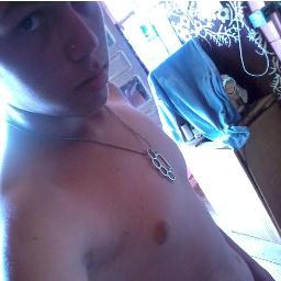 Roqueiro,Brincalhão.otaku, apaixonado pelo bob Sponja, bissexual . esse sou eu. 
  gostou segue pra conheçer :3