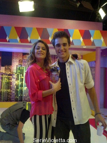 amo a @tinistoessel y a @jorgeblancoG ellos son mis idolos mi mundo!!