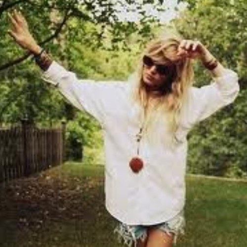 ImAHippie420's profile picture. Average stoner girl who loves to have a good time and chilllllll. I'm not normal but you like it. ❤✌ #Gemini #TooLegitTooQuit  Snapchat: blondestoner