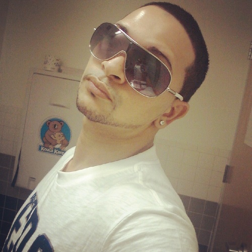 COMPLEXED_LIFE's profile picture. names John, 23, single and looking for love...any applicants