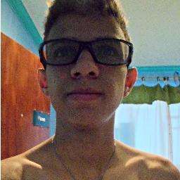 Chato, 17 anos, Sem religião, Rubro-negro, NAMORANDO, Doido, Magro, Rude, Terceirão, Atleta, Vai se fuder.