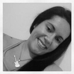 Mulher... acredito em mim, em meus valores, meus princípios... Feliz. E ponto!