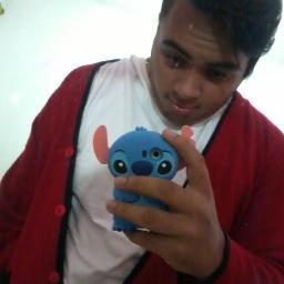 Amigos,são aqueles ke a cada dia ke passa me fazem sorrir,Tamires,Jani,Kim,Ester,só elas conseguem me aceitar desssa minha maneira estranha de ser,
