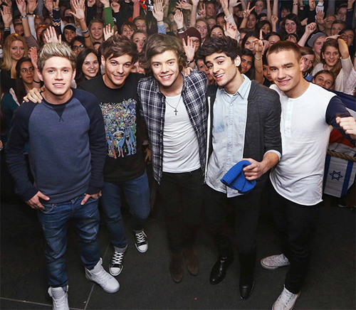 i love one direction and they are the best boy band Ever Made :) Hottest 5 Boys Ever :P