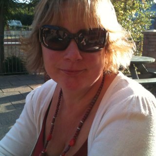 Life liver, dream giver! Yummy Mummy loving WWE and AFCB! (wow that rhymes!!)