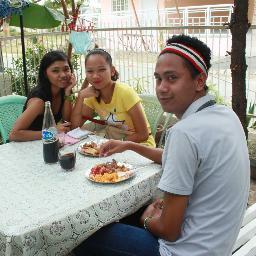 simple,, but makulit minsan,,, mapagmahal sa taong nagmamahal sa akin,,,mabait sa mabait,, mataray sa mataray,,,,hahahaha