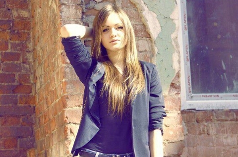 FOLLOW MEE :)