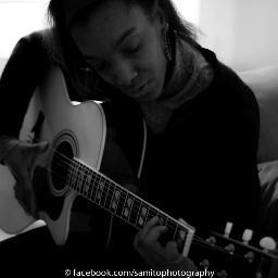 Instit', guitariste amateur...