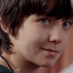 12 Years Old.When i grow up, i want to be a journalist. I live in my mind, and in my own imagination. Best friend @FreddieOMalley_