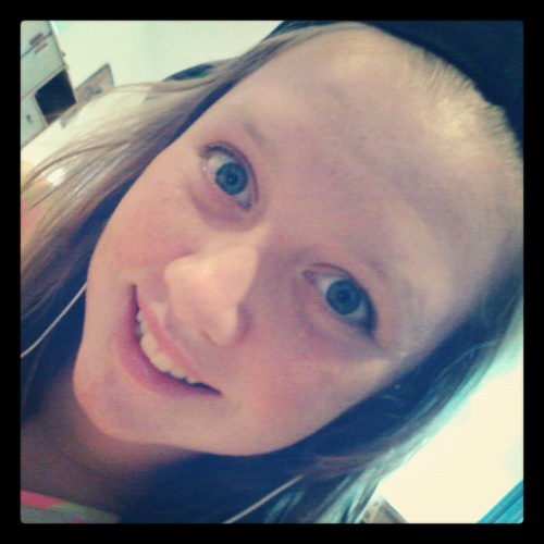 Hi im Rosie im from england i love to sing and i am a great soccer player as i am told. I am crazy all the time.. I Love My Bestfriends ♥♡