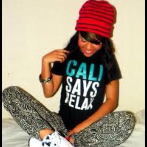 Hey wassup everybody my name is Jessica i am #Teamsingle so i am #TeamAvalible lol Follow me please
