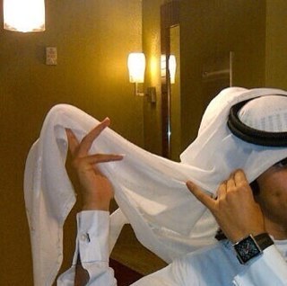 صحيح ان الجمال يمكن ان يلفت النظر ، لكن الذوق في الكلام اكثر جاذبيه Kuwait❤ Kik: al7arbi115
PIN : 2996f229