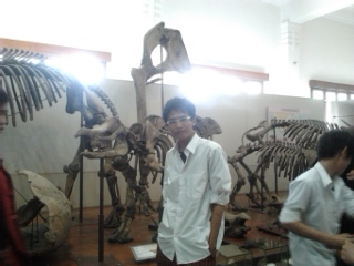 Name:vijay yinquein  born:tangerang .. 1 mei 1993 shiio ::ga.tau.      'zodiaak :: taurus'.         but for me , i'm a simple people easy panicc!!