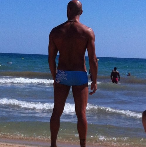 Horny gay Daddy living in London. Loves pics of sexy guys. (Only +18) No images are my property.
