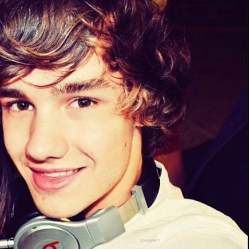 Vas happinin? Big fan of 1D, Little Mix, and Justin Bieber... Lovin life and 1D:)