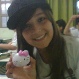 Menina brincalhona , 14 anos adora dançar e sair com seus amigos é apaixonada por hello kitty seu signo é de câncer :)