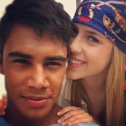 Quando a saudade apertar,vou lembrar de todas as vezes em que me fez sorrir,e que mesmo distante,de alguma forma vocês estao aqui @Sophiaabrahao @MicaelBorges_