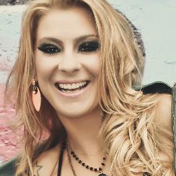 Cantora, Repórter e Apresentadora.