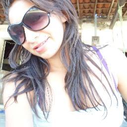 aquariana,17 anos solteira  ,divertida,doida curto musicas romanticas e arrocha .
