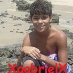 pratico jiu-jitsu danço free step tenho 14 anos solteiro (66) =D