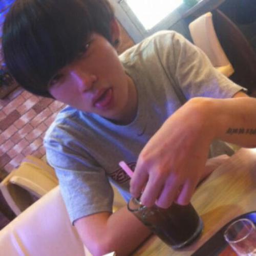 Mr.Q°-/อดีตยูรร. ปัจจุบันฮวบมาเล่นเอง แอดนะคับ เดี๋ยวรู้กัน :)
'universe.qkew@hotmail.com'
