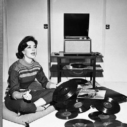 Songstress, Friend to Standard Poodles