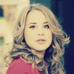 Hola, Soy Judith fan de Lucía Gil, me encanta la Revista como Tú.