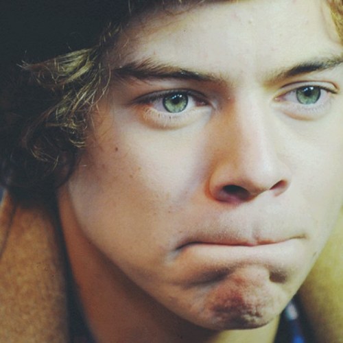 mi chiamo elena bettini e sono una directioner,ma amo tanto harry! (: