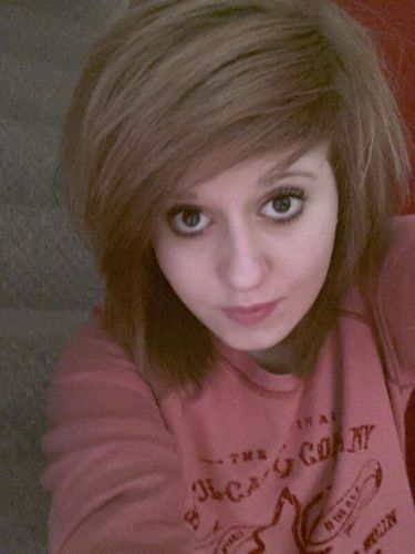 hai im keira, robert pattinson is gorgeous. chez mcguire, bestmate!. uhuh xo