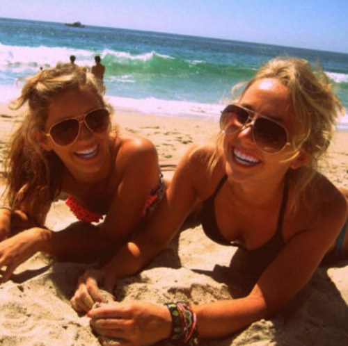 blonde; 17; full of laughter and willing to make you smile; flirt; expressing love; i will follow you back; mention me:)