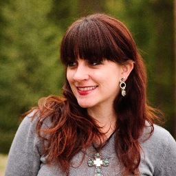 Wedding photographer for the laid back, outdoor bride. A southern gal, obsessed with all things Texas, music (helloooo 90s!), neon & laughing out loud...often!