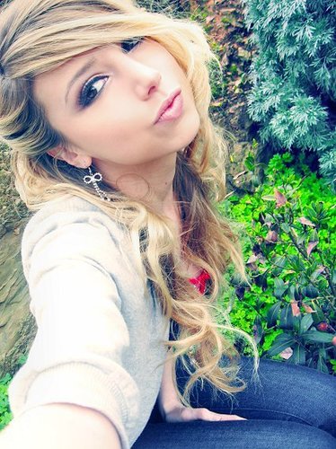 Pretty good gurl to know, im asian and white,and i love to eat :3 i luv Shawn Collier since the 6th grade,nd ill trample a tramp that hurts him, hmu :D