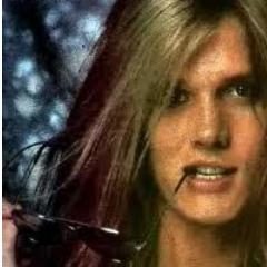 Todo mundo é individualmente diferente.- Sebastian Bach