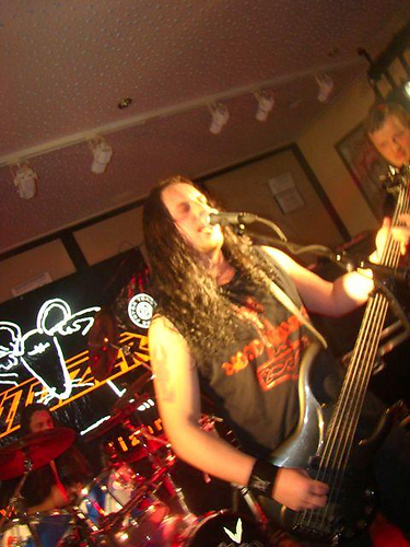 Putsjebedriuw-Blazuh-bassguitar-Oerrock