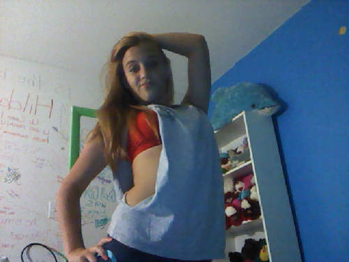 aye! 18 ,greenrun!competition cheerleading ! alwayss myself. I always manage to keeep a smile on my face no matter what im goin through!♥