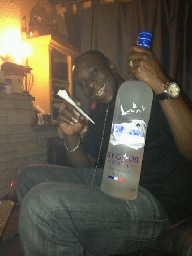 O.M.C. E.N.T CEO Mudd Gully all round Producer Song writer ,Beatz maker ,and a artist with his own MIND!!GooooOosie.        BB PIN 25df4258