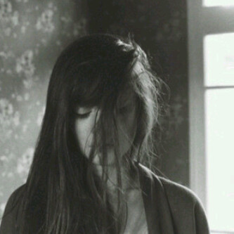 00sHyook's profile picture. هل لِ غَائِبيْ قَلبٌ يَحںْ! أمْ أنہُ أفلتَ حَنيںُ الكَوںِ فِي قَلبِي - و رحَل ؟