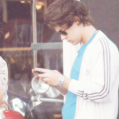 imagina que loco vc ta fazendo a sua bio e do nada o harry te liga e nao da p vc terminar de escr