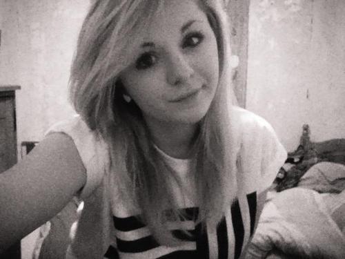 HannaaMay's profile picture. Im 18 i do a-levels and work at reeves the baker. Im not talented but i did draw rhe e.scher eye in my background ;)