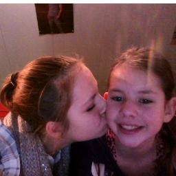 amygubbels_'s profile picture. ik hou van je mn smurfje ♡ kusje je zus