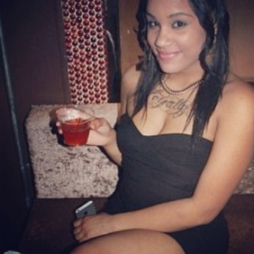 B0SS_LADii_'s profile picture. -trust none.  #TeamIphone #Gemini