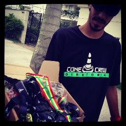 Porque sempre vão ter vários pra tentar te humilhar
Não abaixe a cabeça, levanta esse olhar ♪
Since :24/07/2012 FC dedicado a @conecrewdir