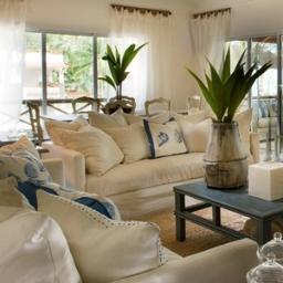 Fountain Hills based chain of furniture & fashion consignment!