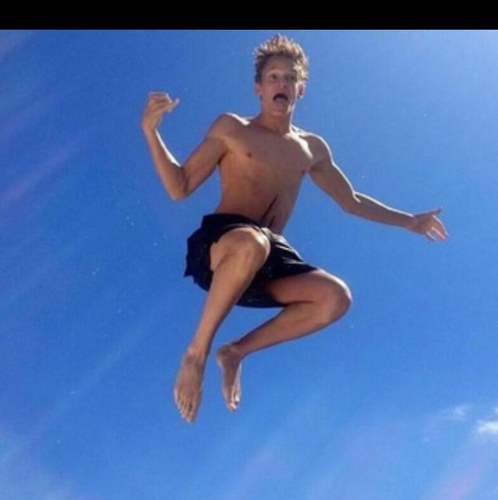 Two girls who love @CodySimpson 's thighs ✌. Follow us? We follow back♥Cody Follows :*