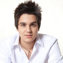 Se eu tivesse que escolher entre te amar e respirar...
usaria meu último suspiro pra dizer EU TE AMO @luansantana .
@maahsaniterio @caroliina_melo