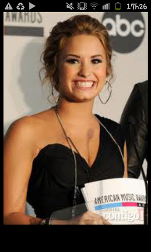 Stay Strog @ddlovato
