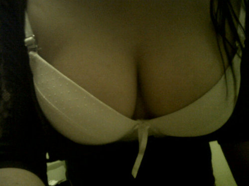 AbrilDivam's profile picture. 18•| Drogas, Sexo y Alcohol. Soy Bisexual♥